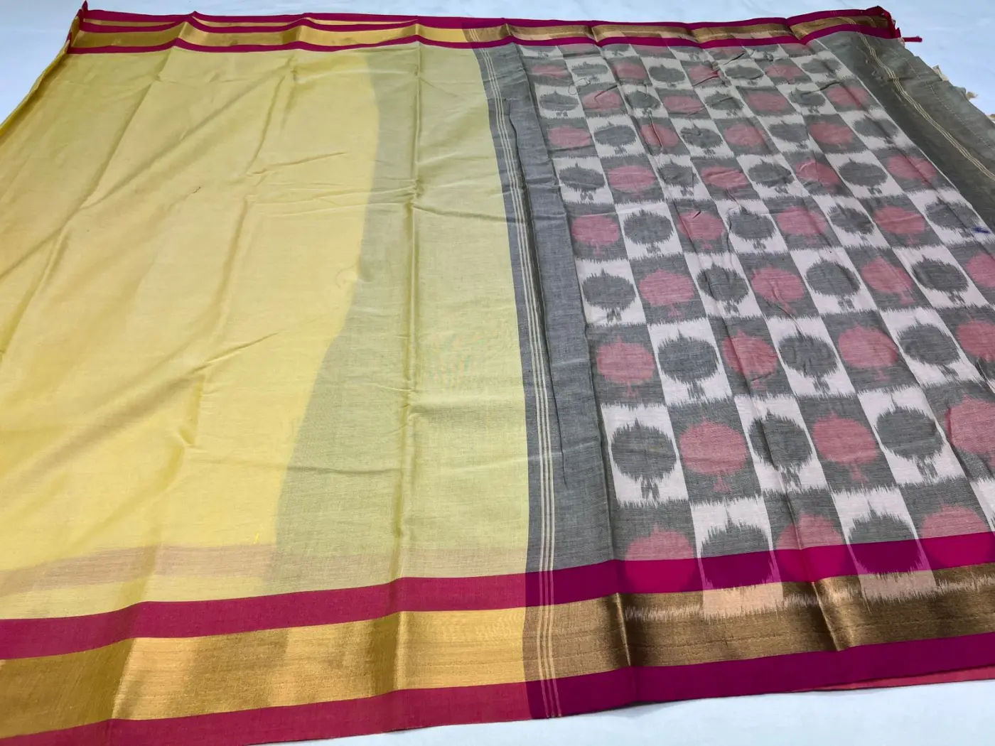 Cream Elegant & Gold-Toned Ikat Woven Saree